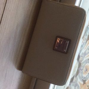 Dooney and Bourke wallet